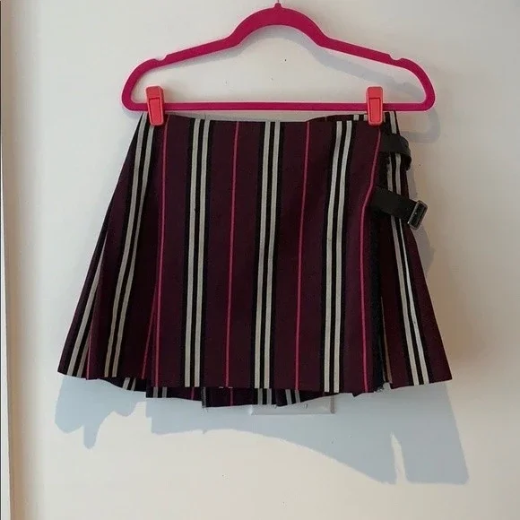 Burberry pleated wrap skirt 8